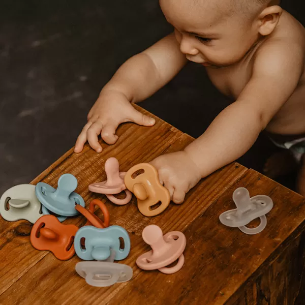 SUAVINEX Cumlík anatomické SILIKÓN 6-18m SX PRO - COLOUR ESSENCE